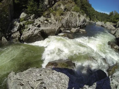 La triple chutes à 10 m3/s